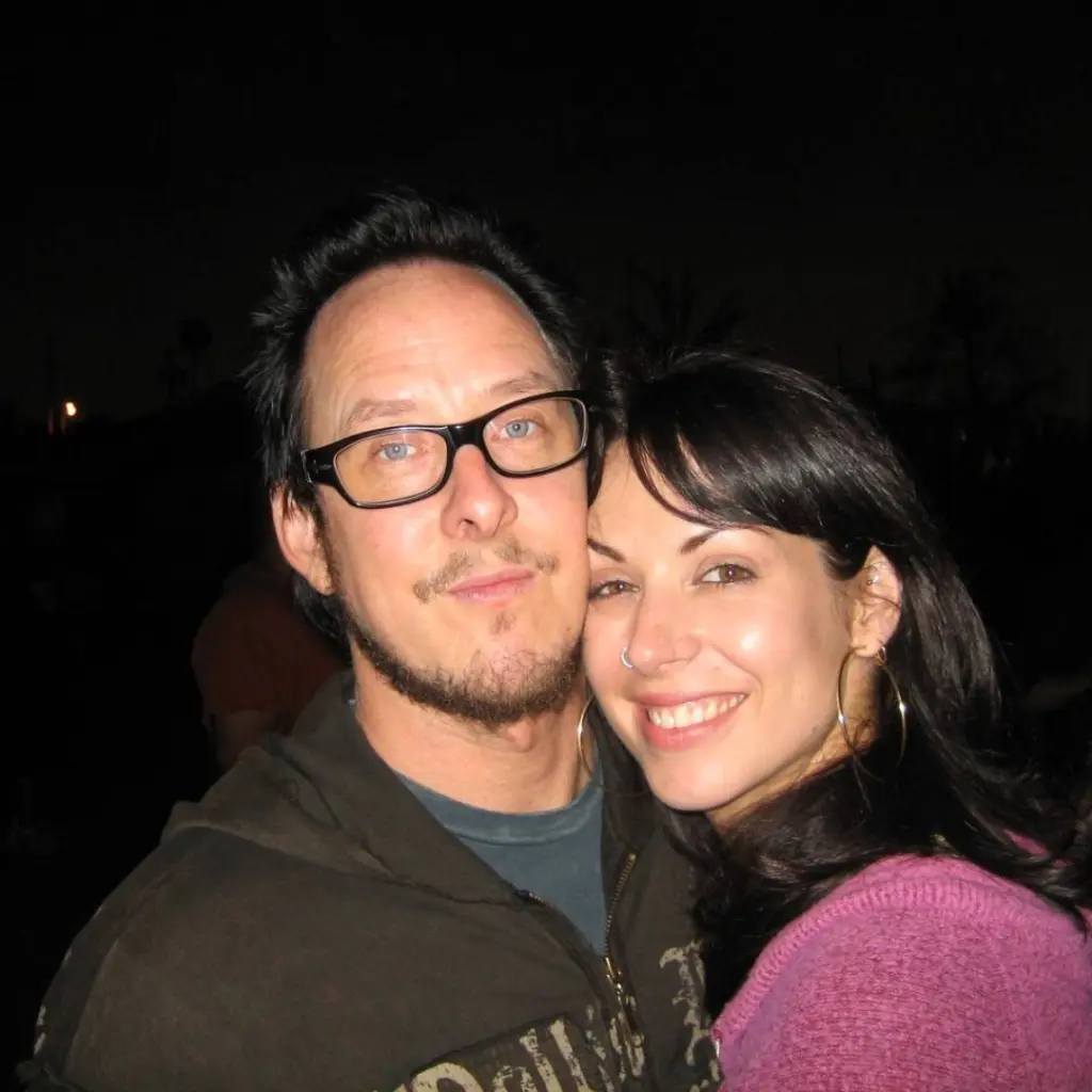 Sống chung 20 năm, nam ca sĩ bị bà xã đề đơn ly hôn- Ảnh 1. Scott Shriner bị vợ đệ đơn ly hôn trong sự ngỡ ngàng