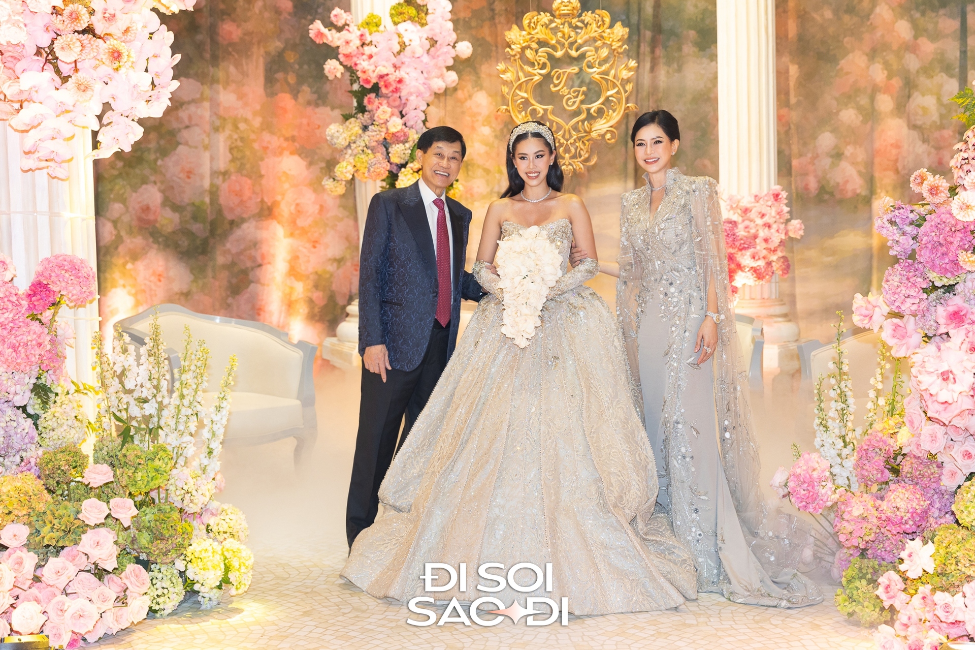 Phu nhân Thuỷ Tiên nổi bật trong ngày cưới con gái Mẹ cô dâu trẻ trung thanh lịch