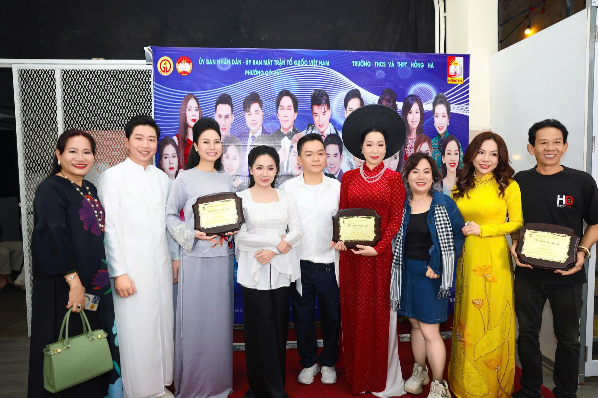 Hình ảnh trong chương trình thiện nguyện Nghệ sĩ tham gia chương trình nhân đạo