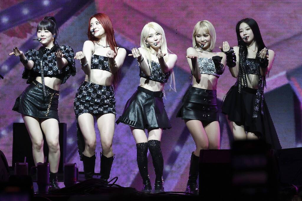 Nữ ca sĩ bất tài này sẽ làm bất cứ điều gì trừ học hát- Ảnh 3. Sakura tại Coachella 2024