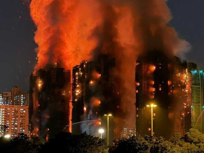 Vụ hỏa hoạn thiêu rụi 7 tòa nhà chung cư Hung Fuk Court