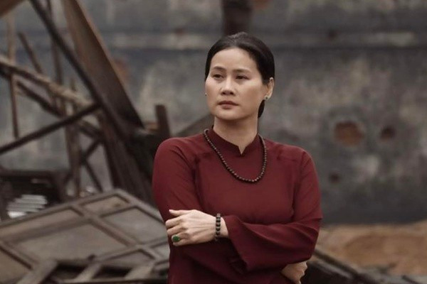 Thân Thúy Hà trong phim Mưa đỏ Thân Thúy Hà trong phim Mưa đỏ