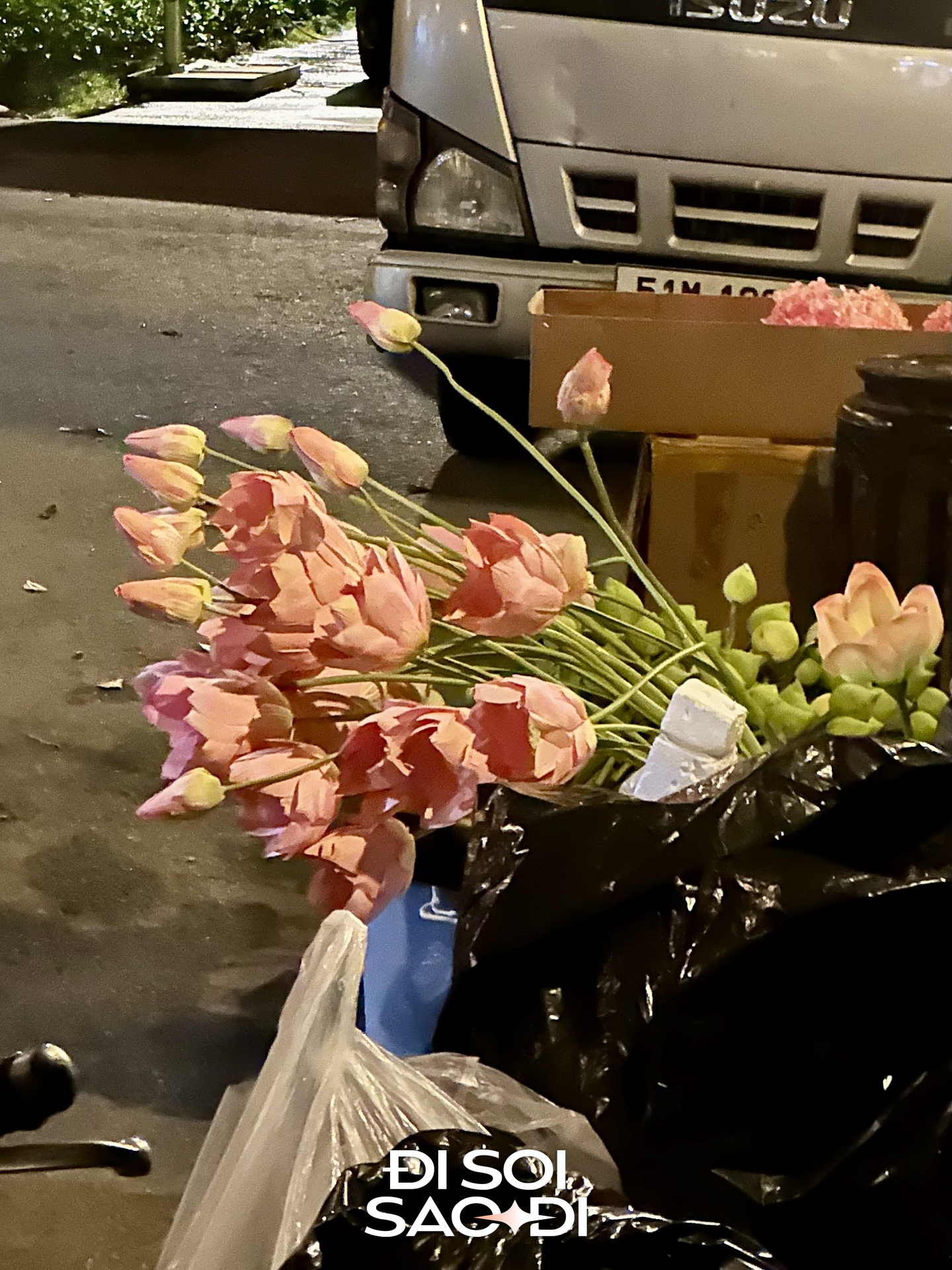 Hoa cưới của Tiên Nguyễn chủ yếu là hoa sen đậm nét truyền thống Việt Nam Hoa sen làm hoa cưới