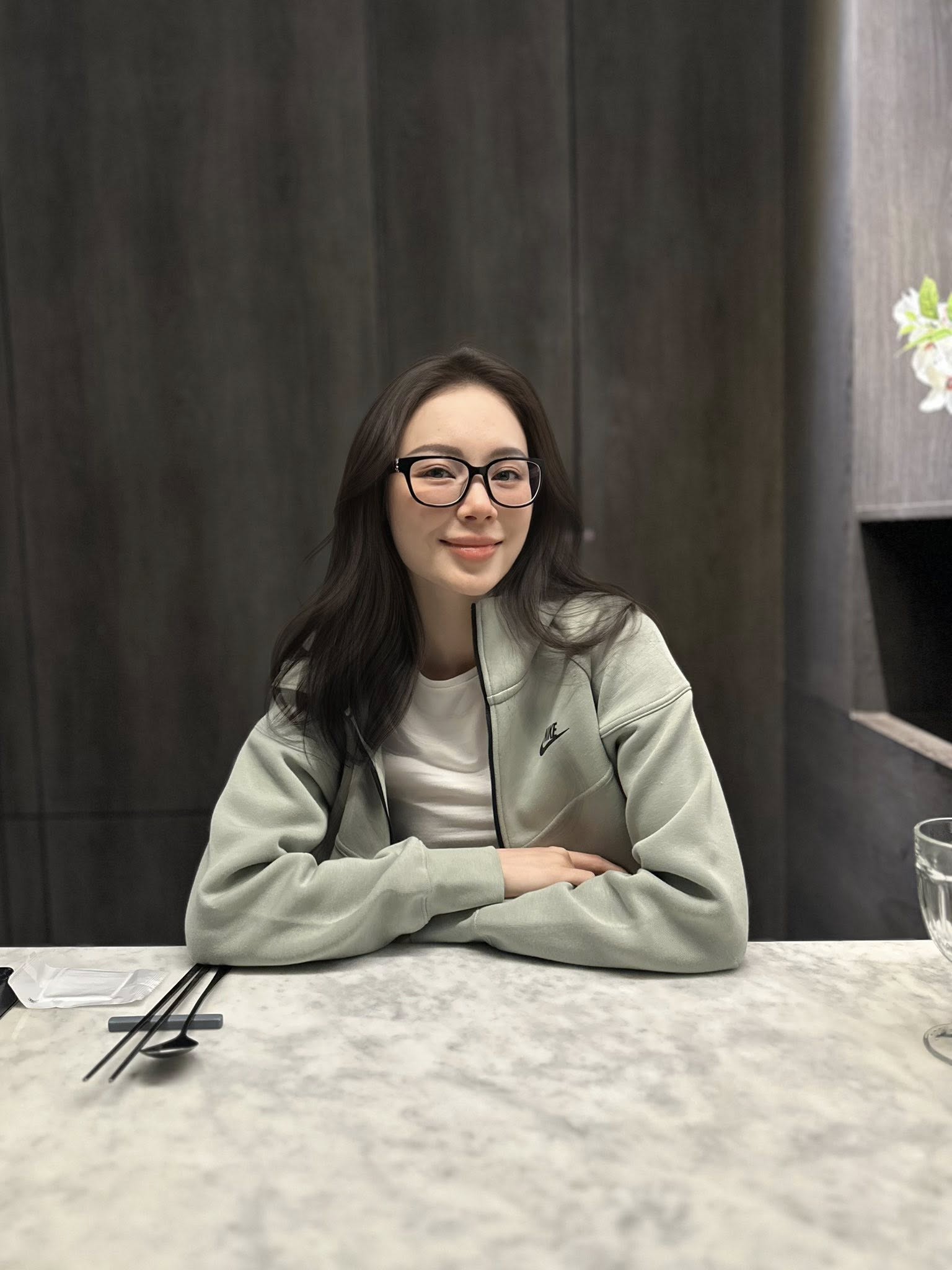 Linh Rin đang mang thai lần 2?- Ảnh 2. Linh Rin mặc đồ rộng giấu dáng