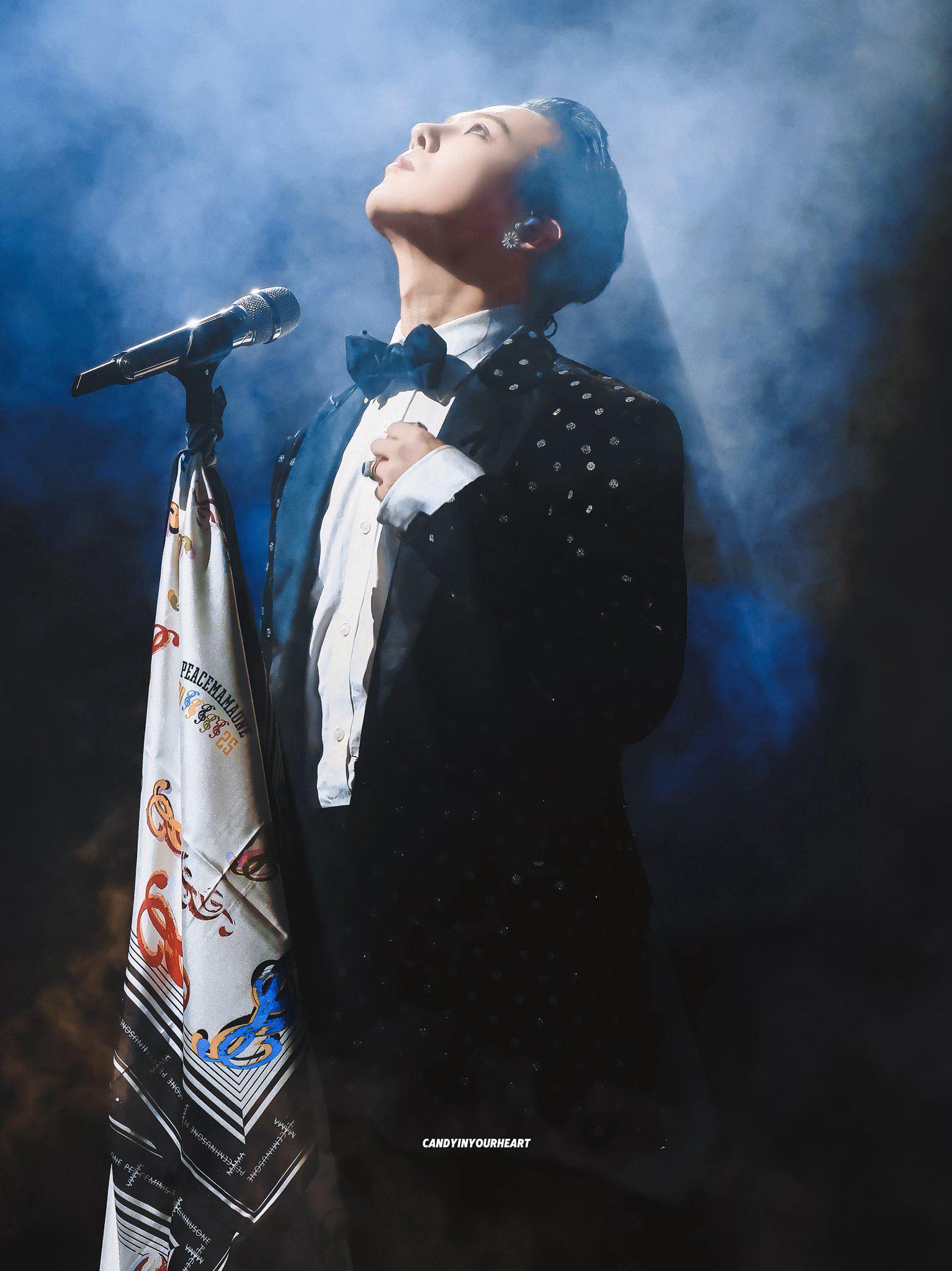 Bối cảnh nhạy cảm sự cố biểu diễn