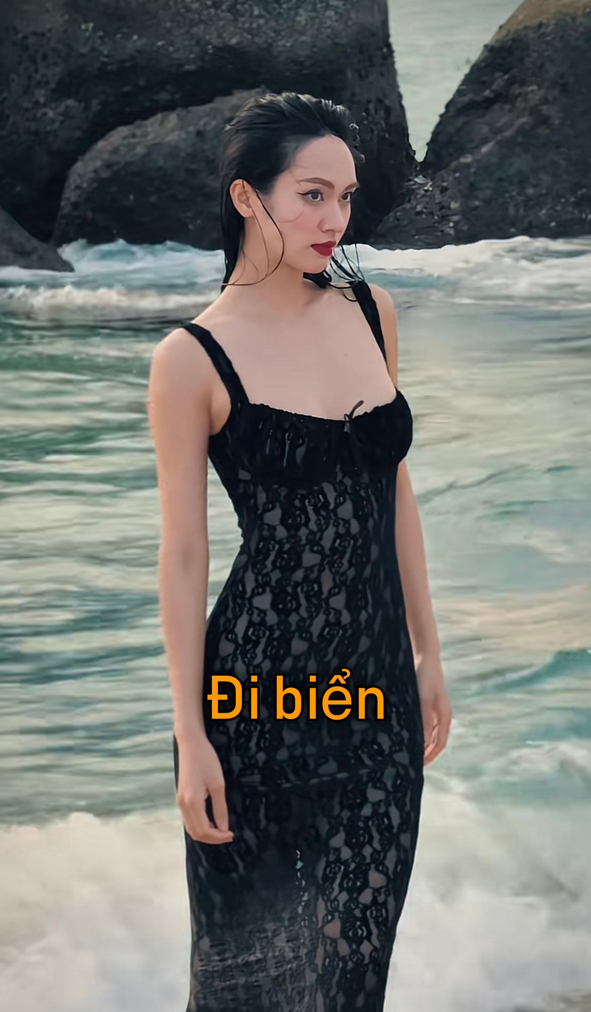 Bạn gái Đức Phạm đáp trả- Ảnh 3. Vũ Thúy Quỳnh trong các sự kiện khác nhau với váy đen