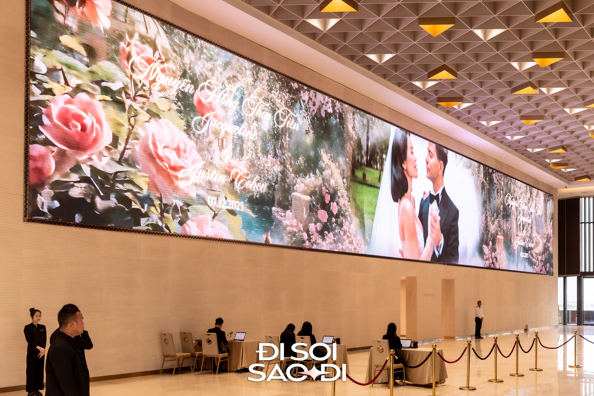 Hình cưới phủ kín trung tâm tổ chức tiệc cưới Không gian tiệc cưới sang trọng