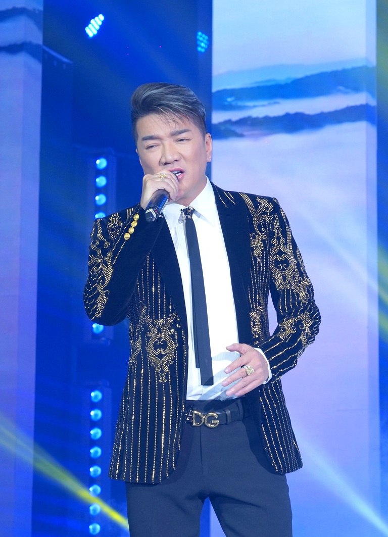 Sân khấu đêm nhạc thiện nguyện Ca sĩ biểu diễn trong chương trình