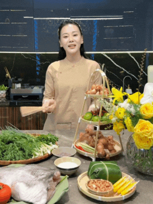 Phương Oanh lộ diện, ngoại hình hiện tại sao lại thế này?- Ảnh 1. Phương Oanh trông gầy hơn hẳn sau hơn 1 tháng ở ẩn