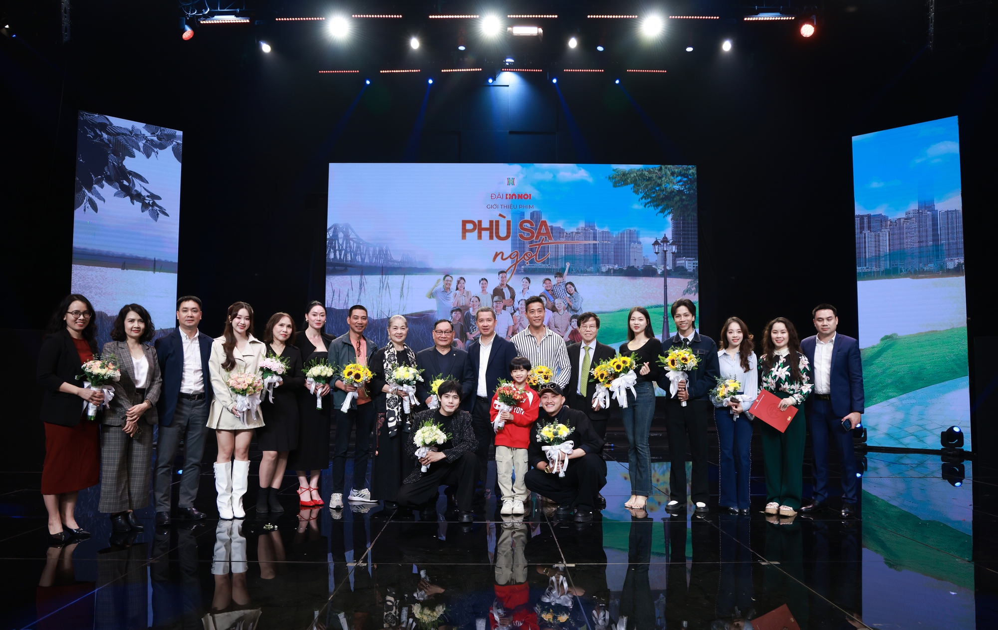 Ekip thực hiện phim Đoàn làm phim Phù Sa Ngọt