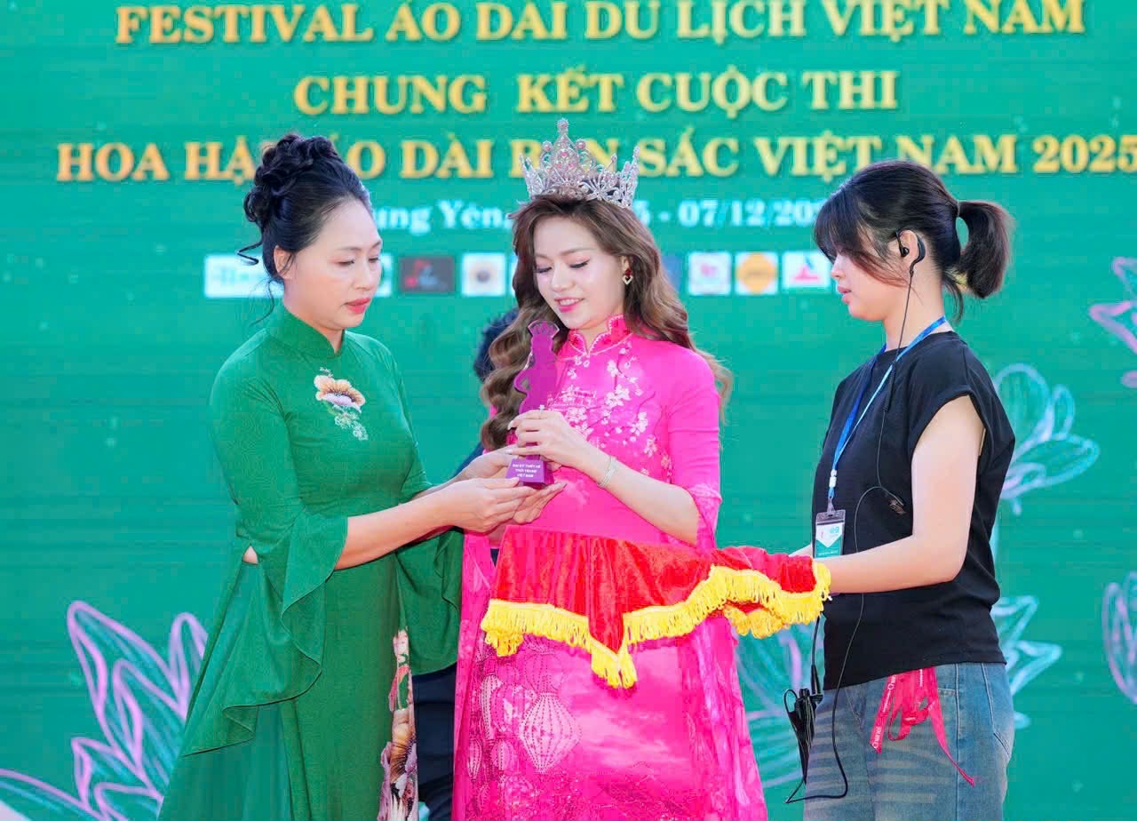 Bộ sưu tập áo dài của NTK Nhung Cao Bộ sưu tập áo dài mang đậm nét văn hóa truyền thống